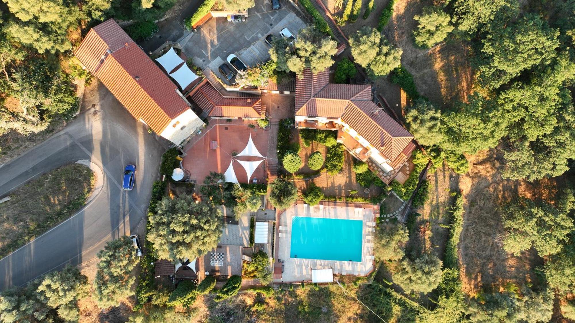 Madonna Del Poggio Cav Aparthotel Scarlino Exterior foto