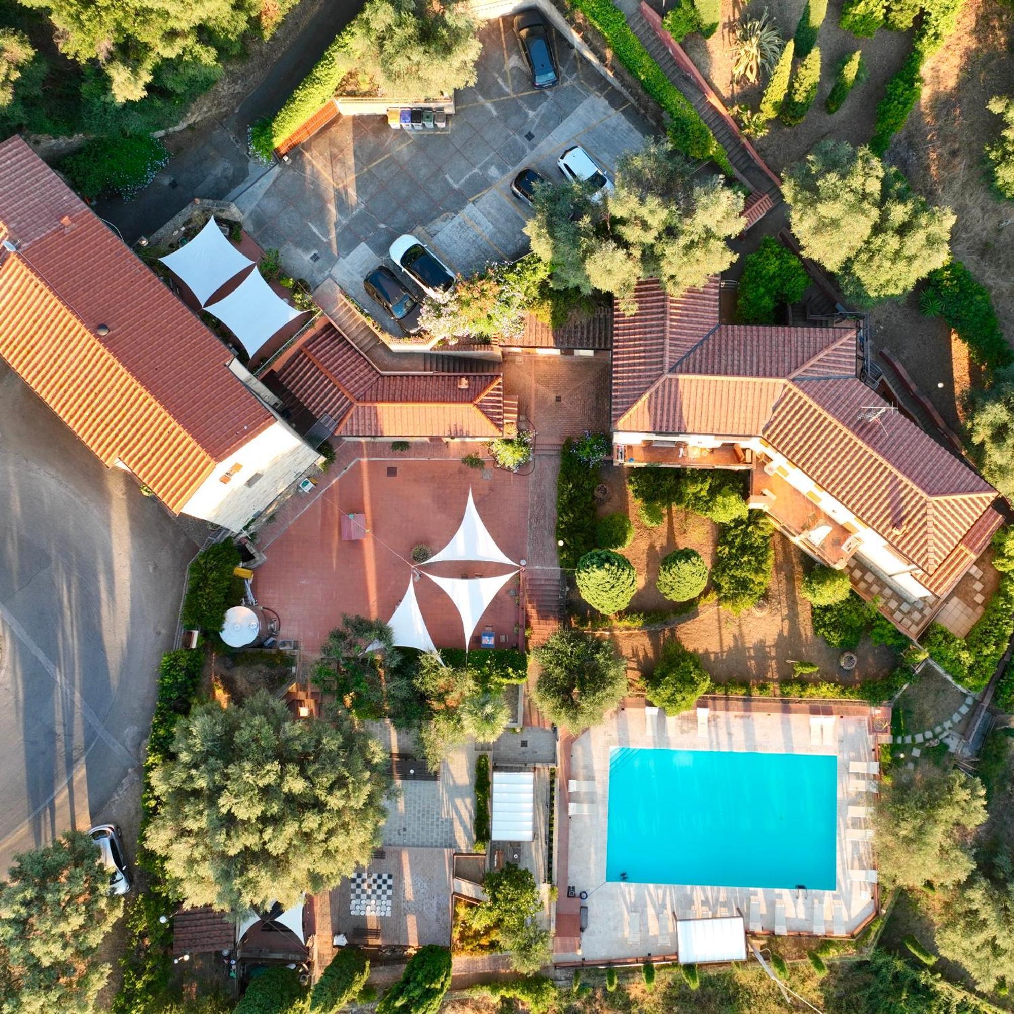 Madonna Del Poggio Cav Aparthotel Scarlino Exterior foto