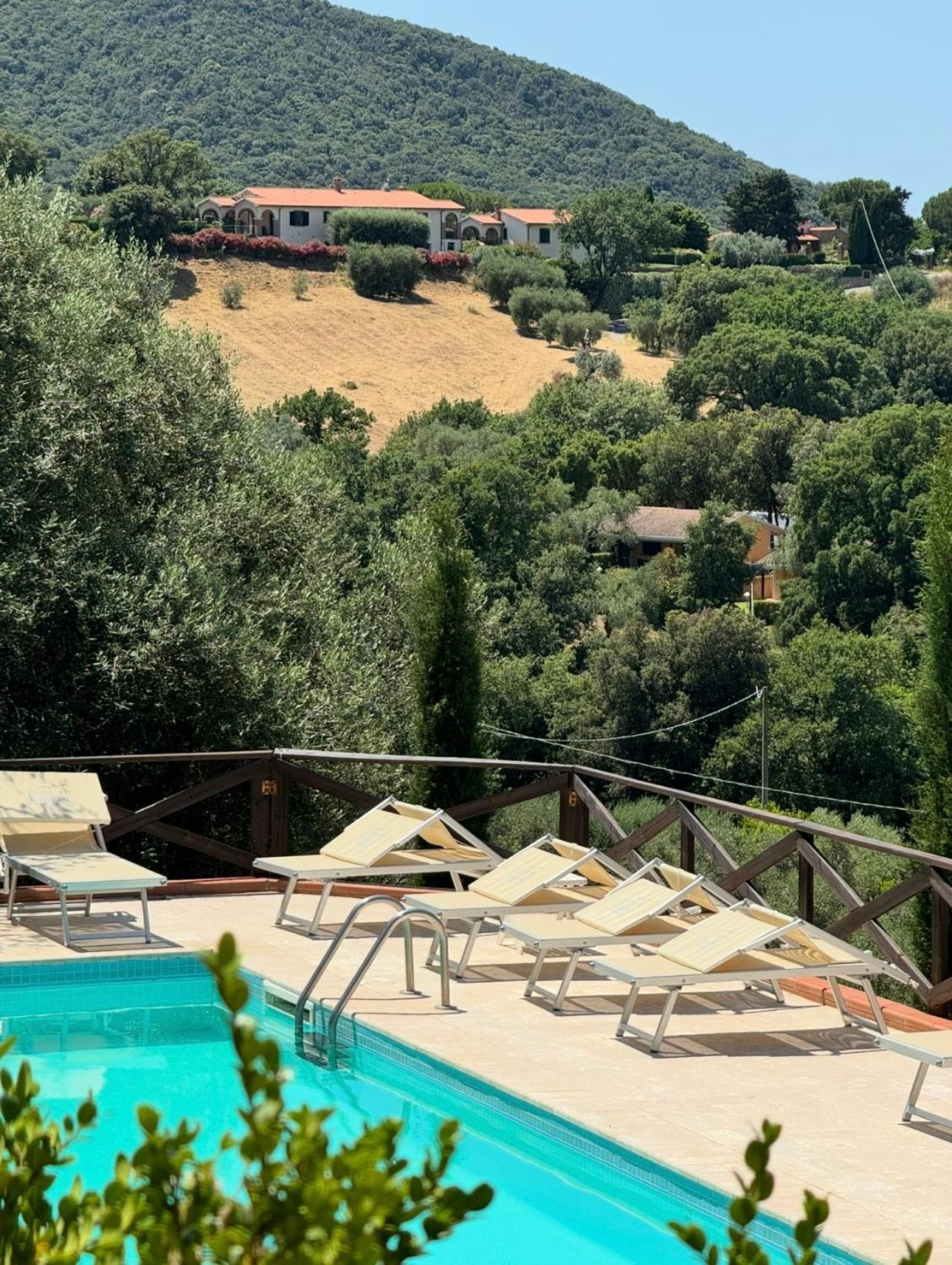 Madonna Del Poggio Cav Aparthotel Scarlino Exterior foto