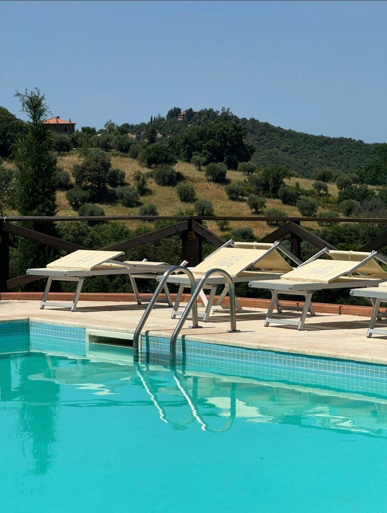 Madonna Del Poggio Cav Aparthotel Scarlino Exterior foto